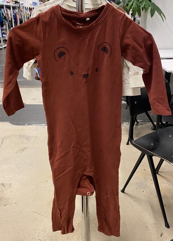 Náttg rauðbrún 80
