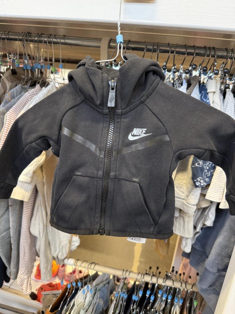 nike techf. peysa 3-6