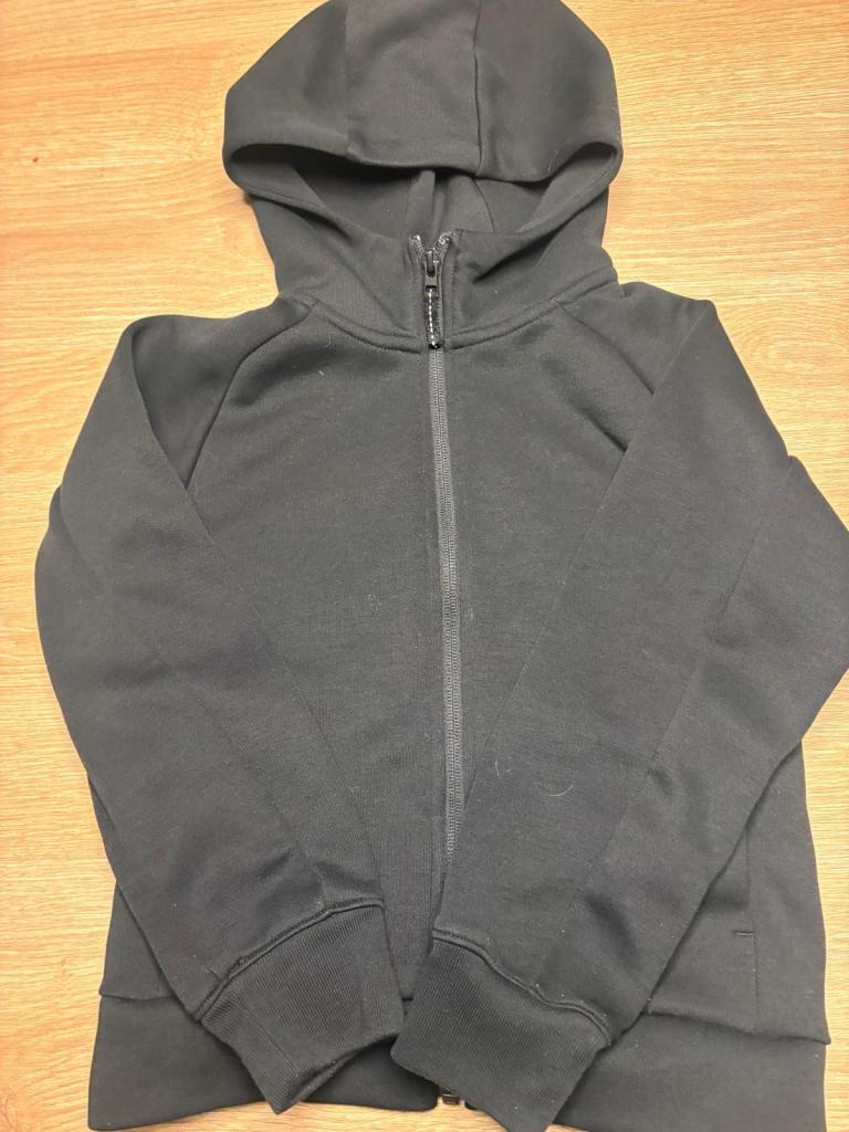 Uniqlo hettupeysa 130