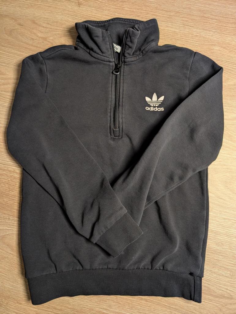 Adidas hálfrennd 134