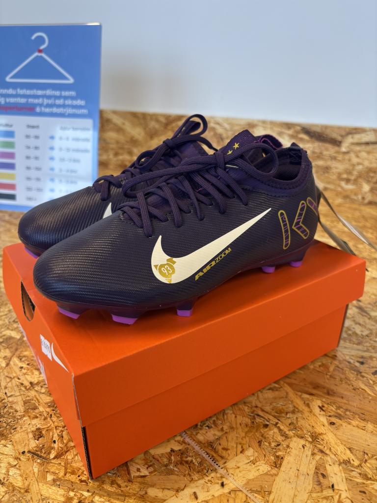 Nike takkaskór 32