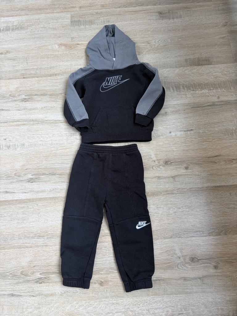 Nike sett svart 86-92