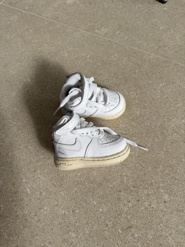 Nike strigaskór hvítir 17